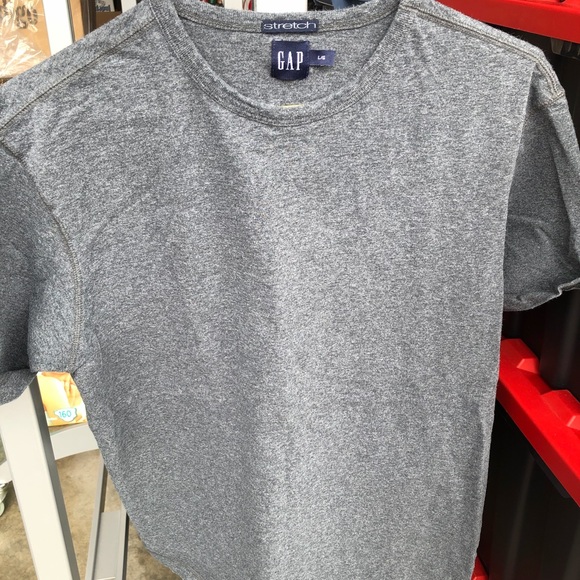 2 GAP Men's Short Sleeve Tees in Charcoal and Light Gray - Picture 5 of 9